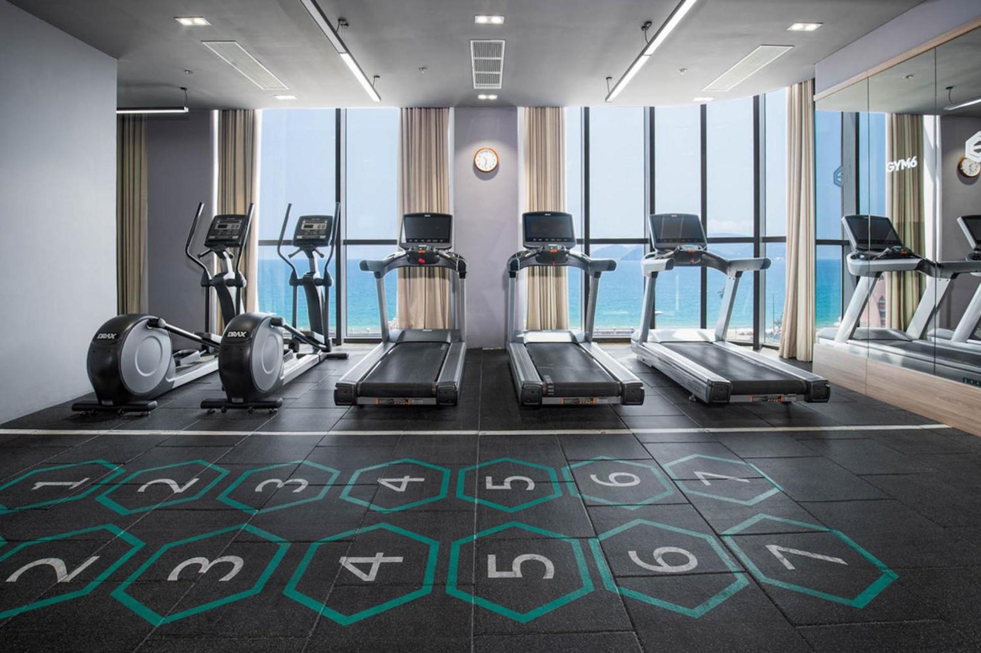 Coastal Panorama Oceanfront Suites Нячанг Экстерьер фото