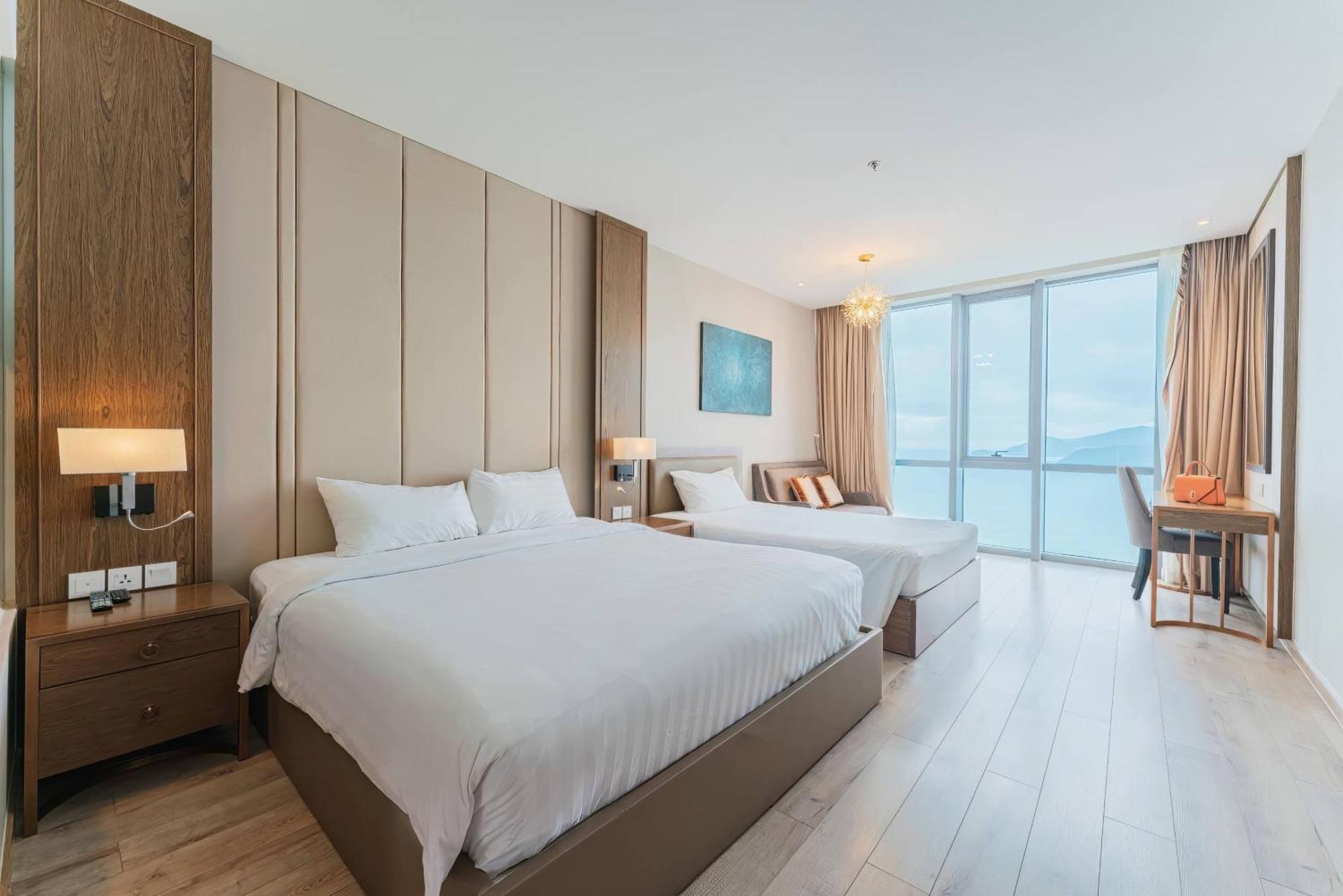 Coastal Panorama Oceanfront Suites Нячанг Экстерьер фото