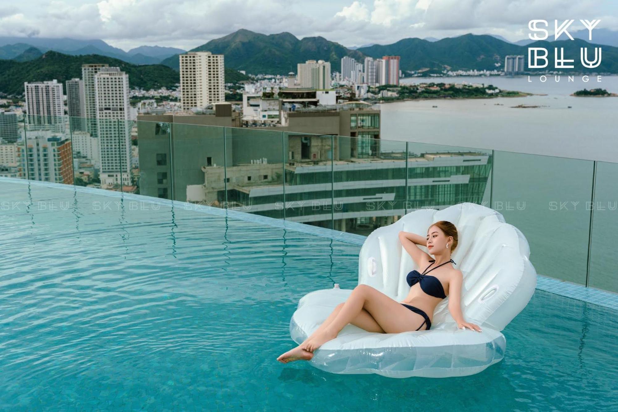 Coastal Panorama Oceanfront Suites Нячанг Экстерьер фото