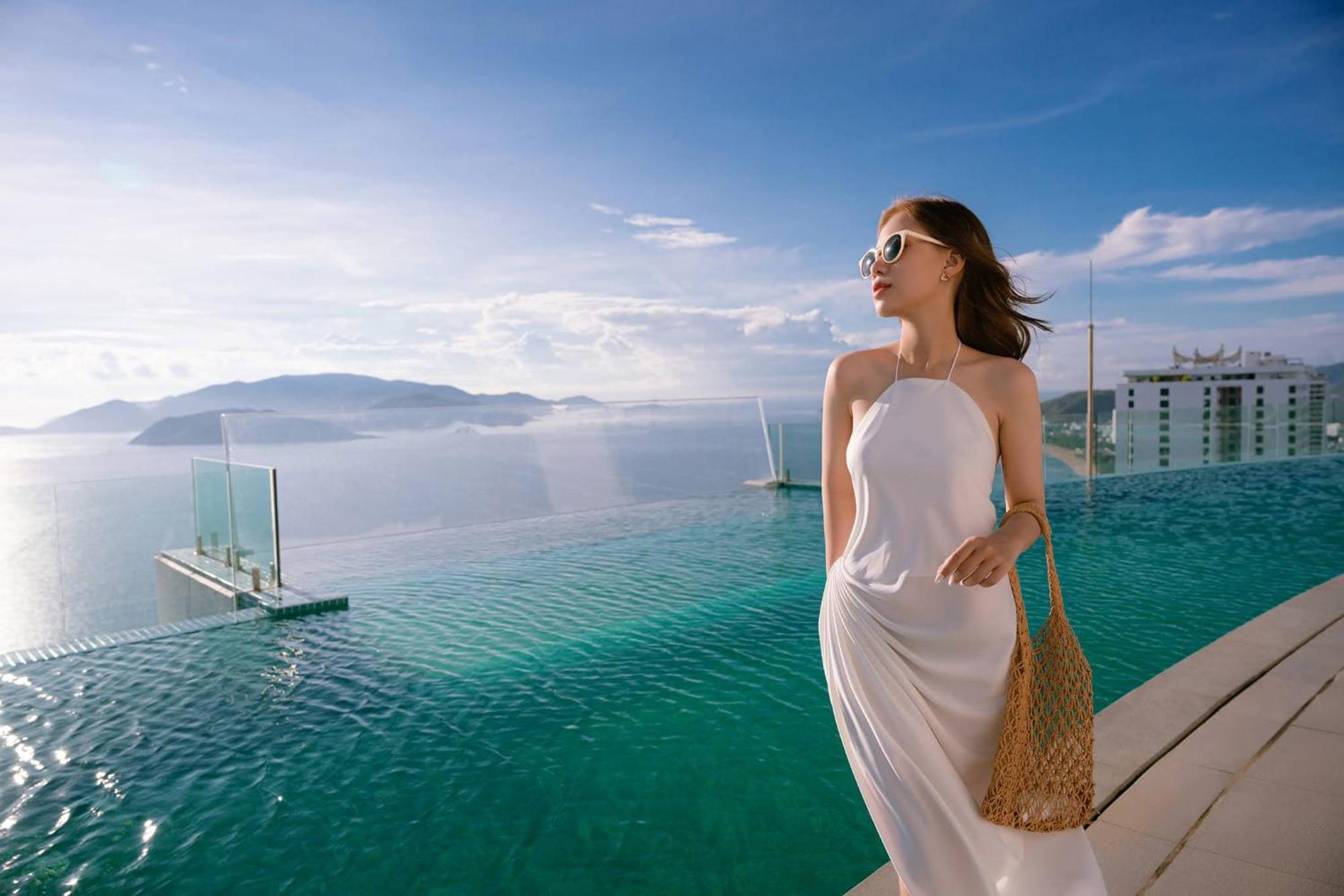 Coastal Panorama Oceanfront Suites Нячанг Экстерьер фото