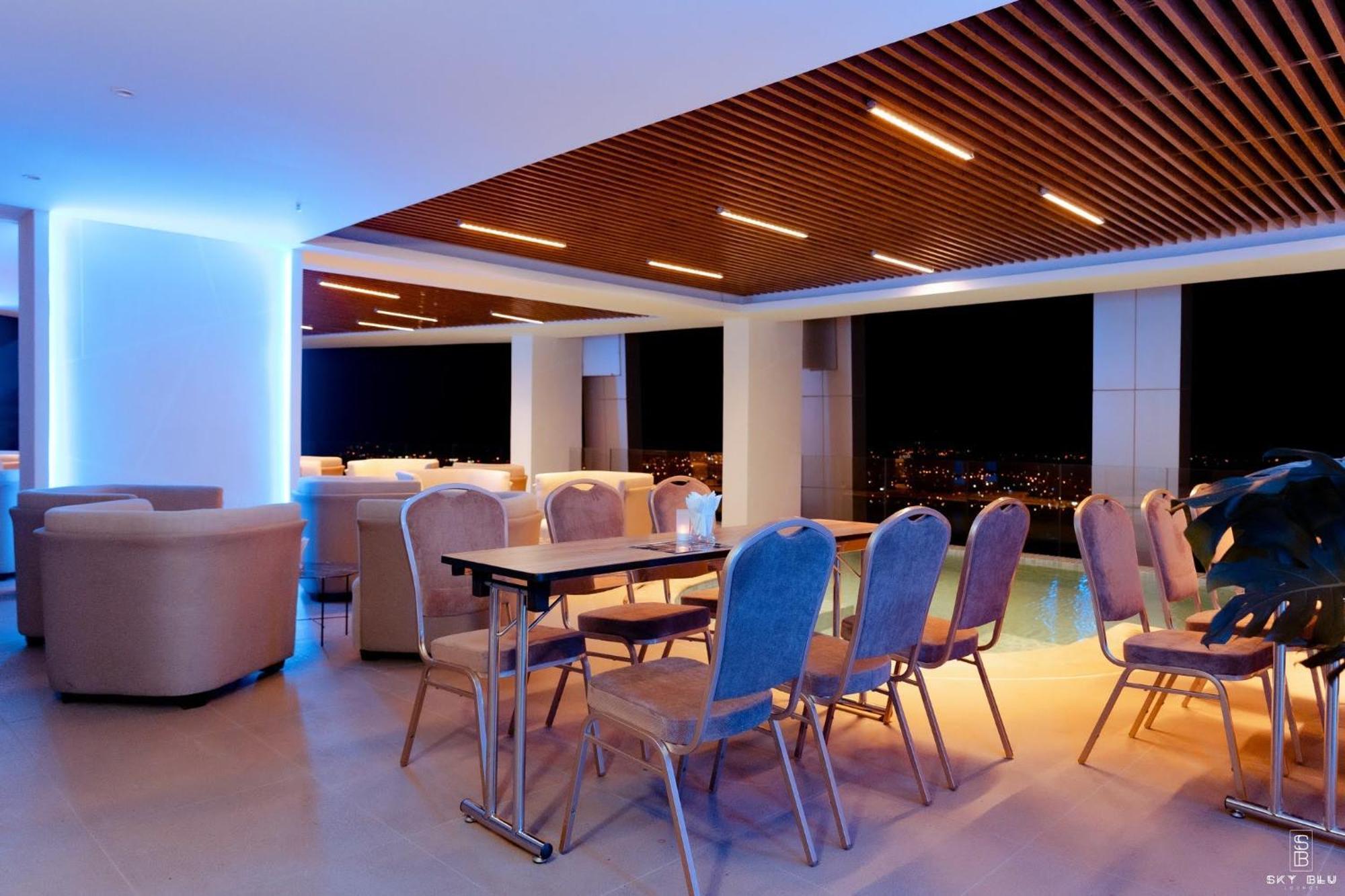 Coastal Panorama Oceanfront Suites Нячанг Экстерьер фото