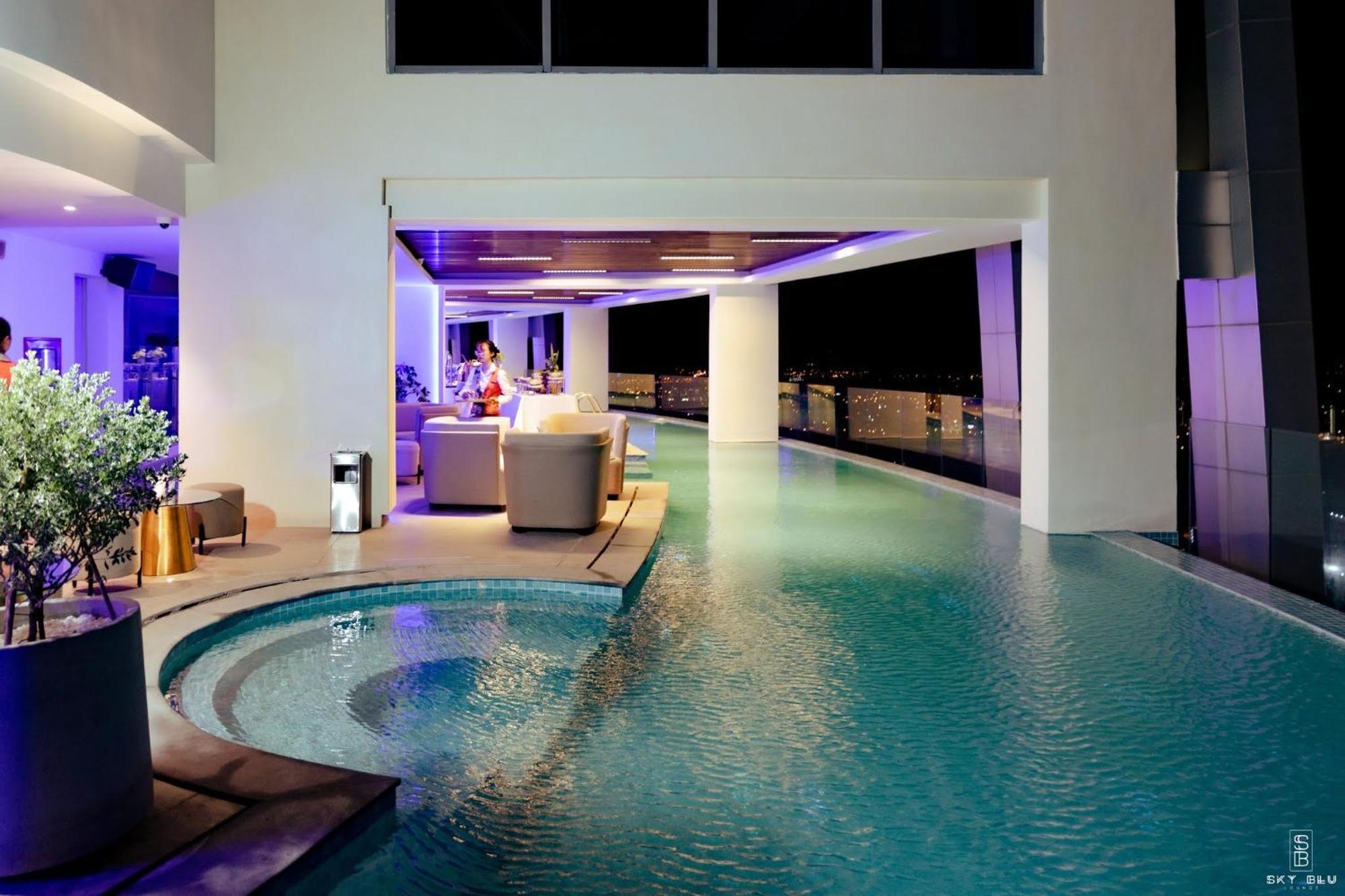 Coastal Panorama Oceanfront Suites Нячанг Экстерьер фото