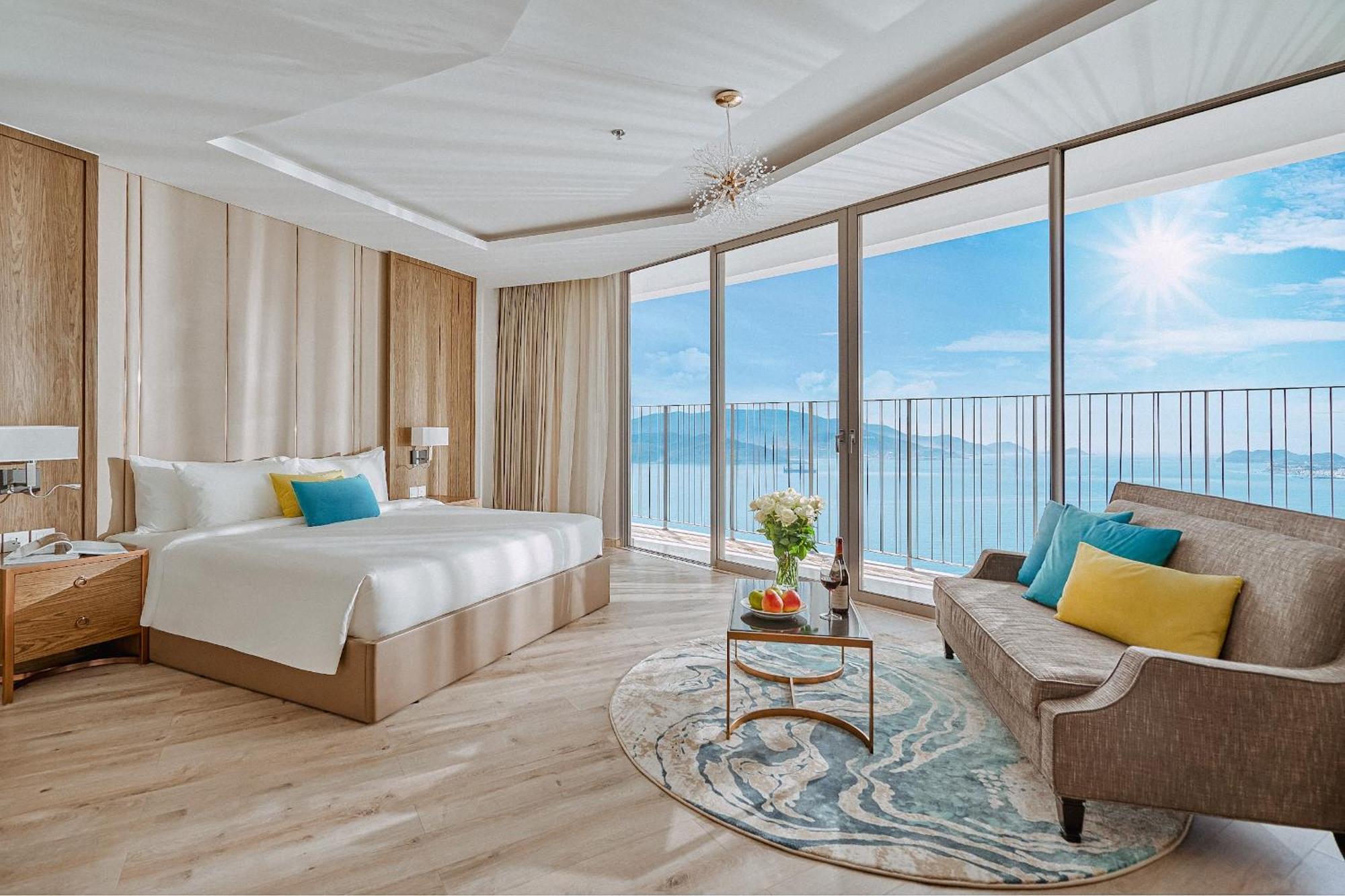 Coastal Panorama Oceanfront Suites Нячанг Экстерьер фото