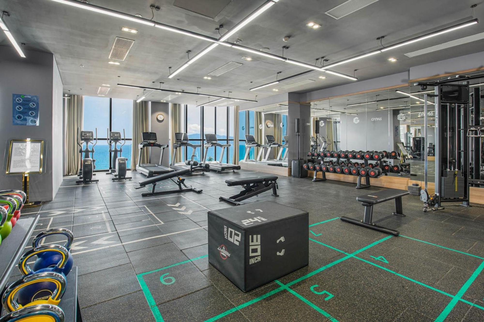 Coastal Panorama Oceanfront Suites Нячанг Экстерьер фото